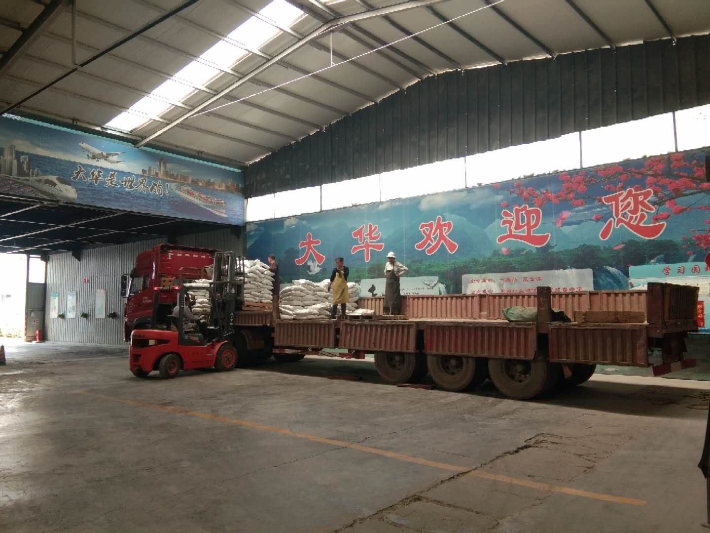 壓濾闆(pan)專用塑(su)料消泡(pao)劑裝車(chē)中