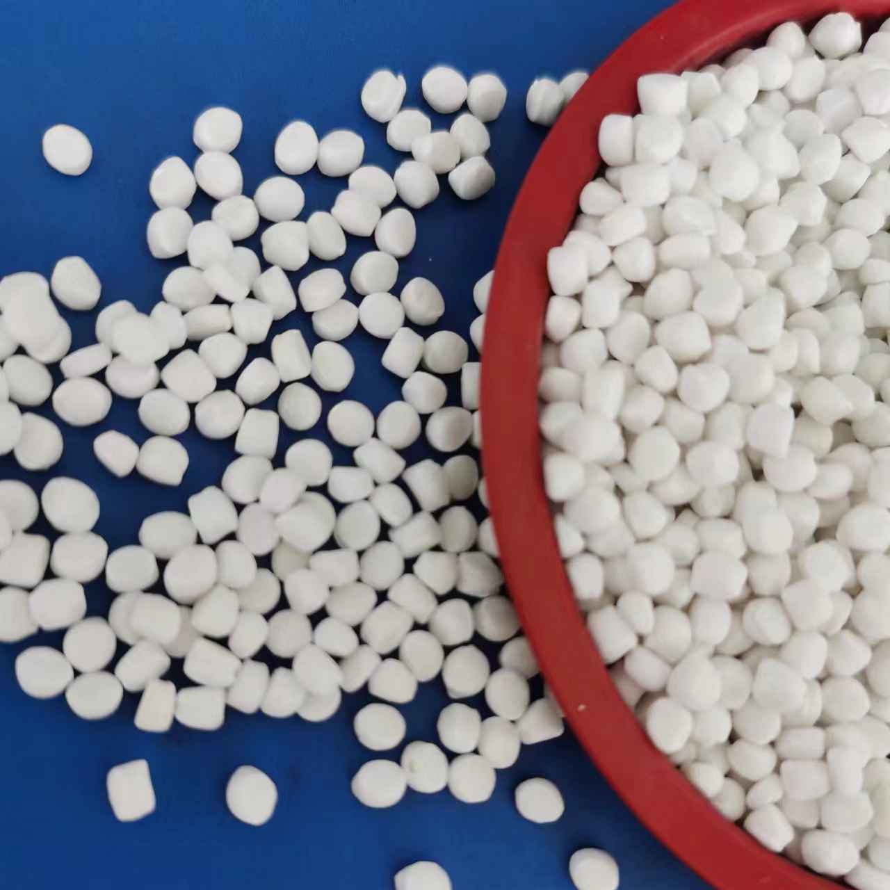 碳酸鈣(gài)填充母料(liào)的使用解(jiě)析