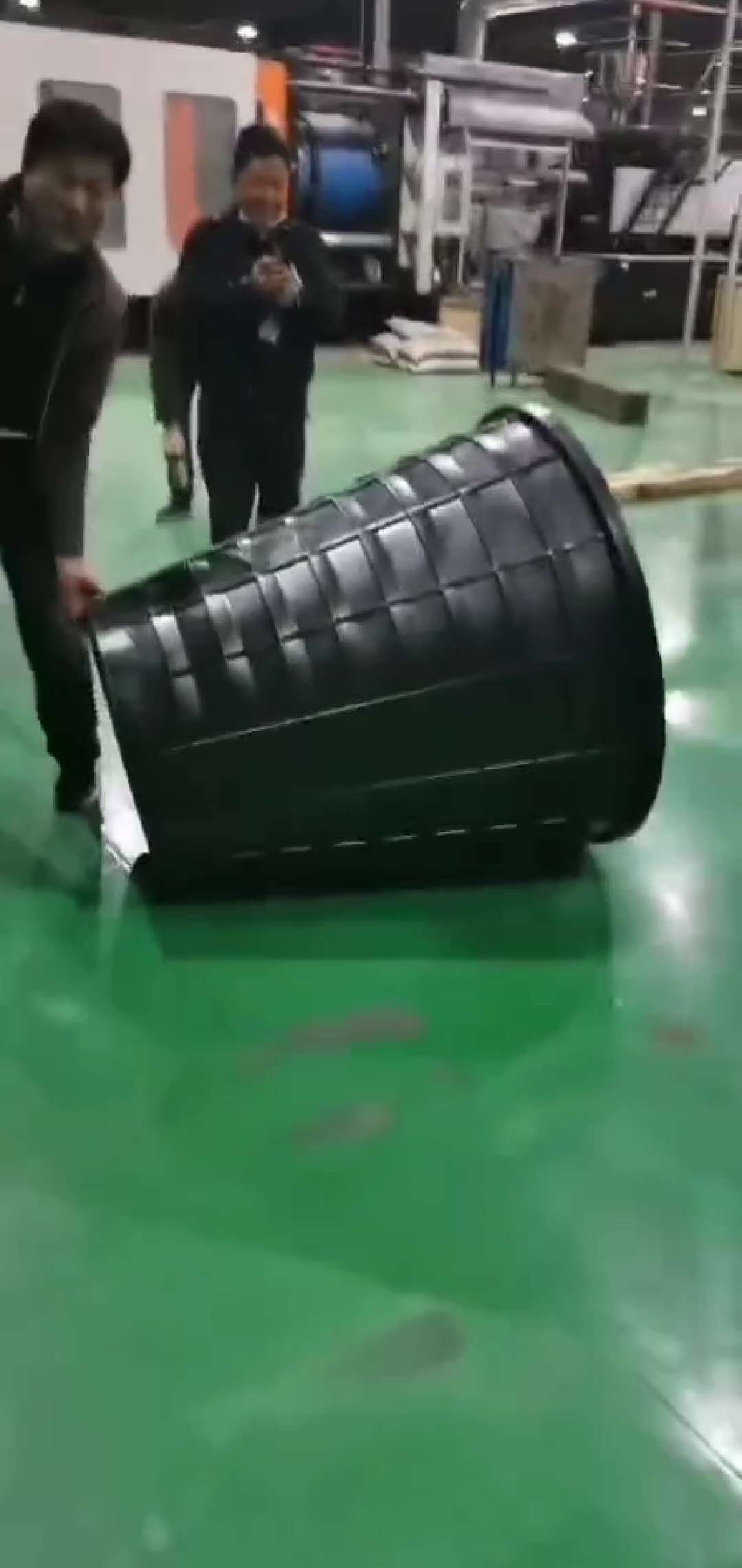 客戶用(yong)我公司塑(sù)料消泡母(mu)料和黑色(sè)母料生