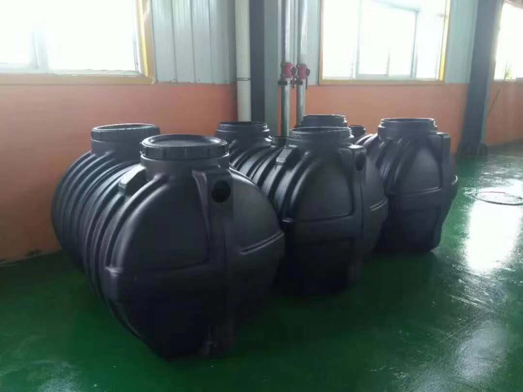 客戶用(yòng)我公司的(de)黑色塑料(liào)消泡母料(liao)生産的